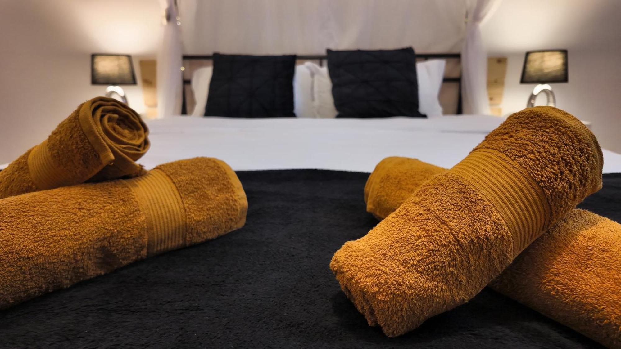 Intimo Oldtown Romantic Apartment Brassó Kültér fotó