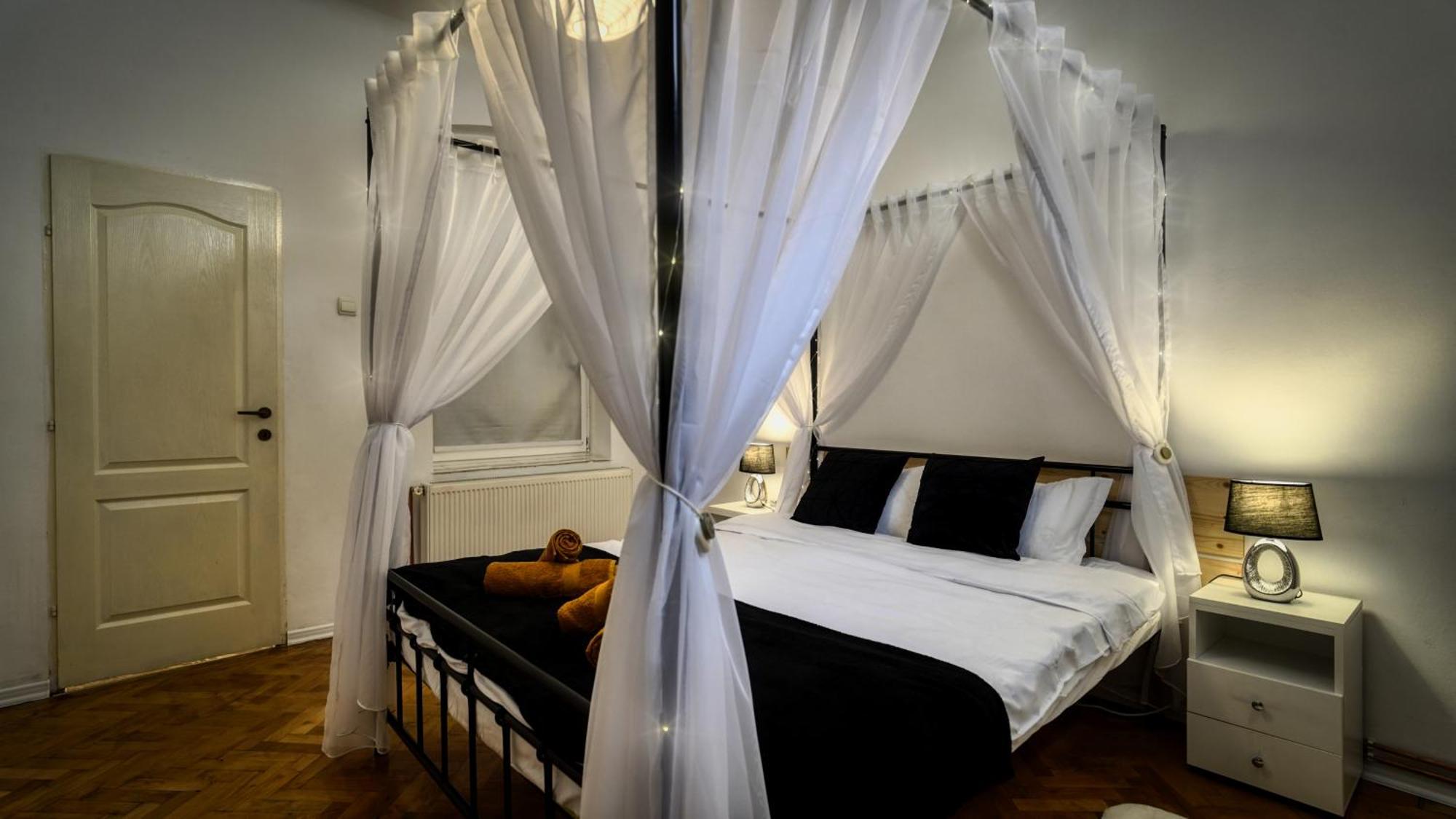 Intimo Oldtown Romantic Apartment Brassó Kültér fotó