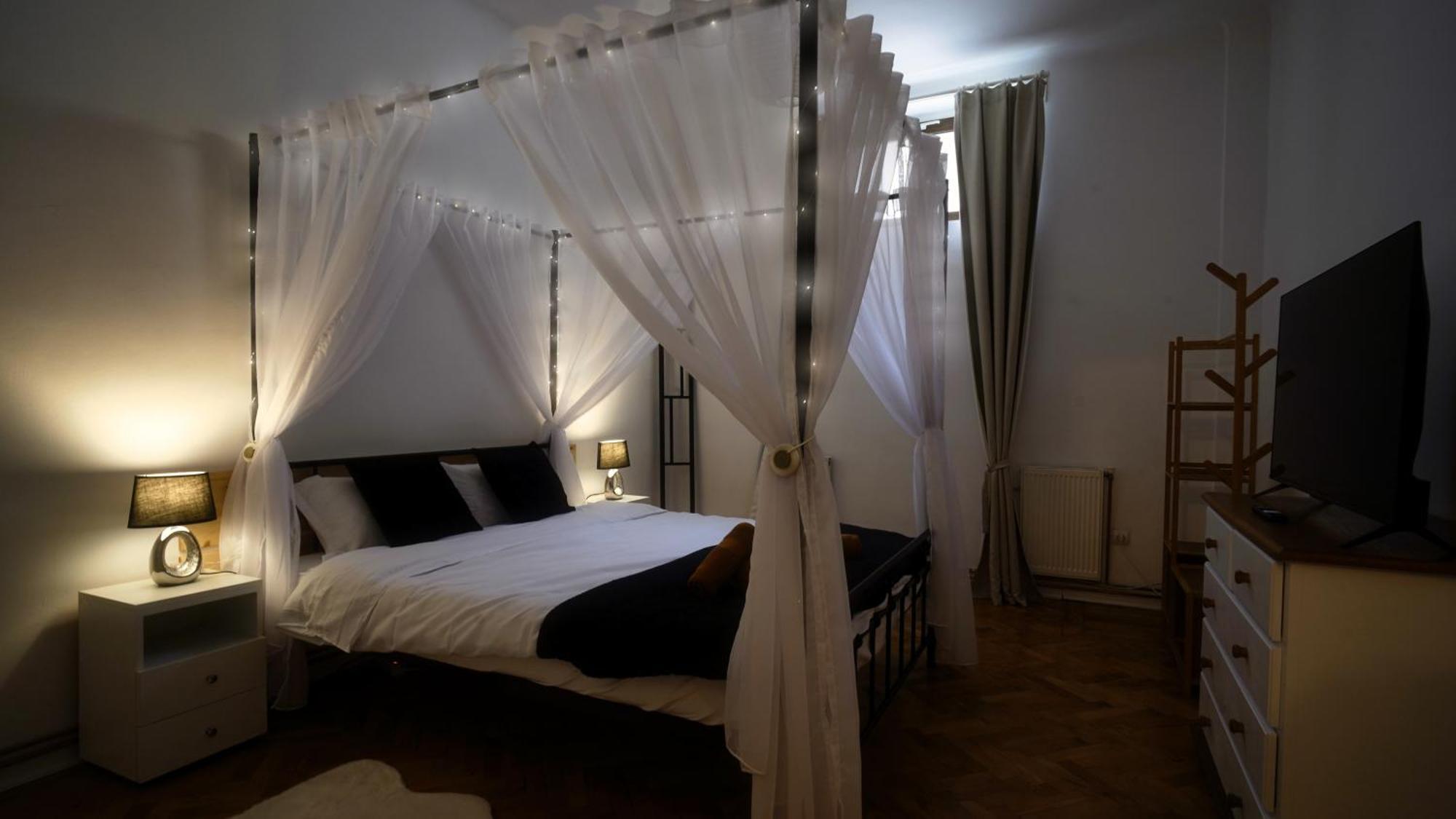 Intimo Oldtown Romantic Apartment Brassó Kültér fotó