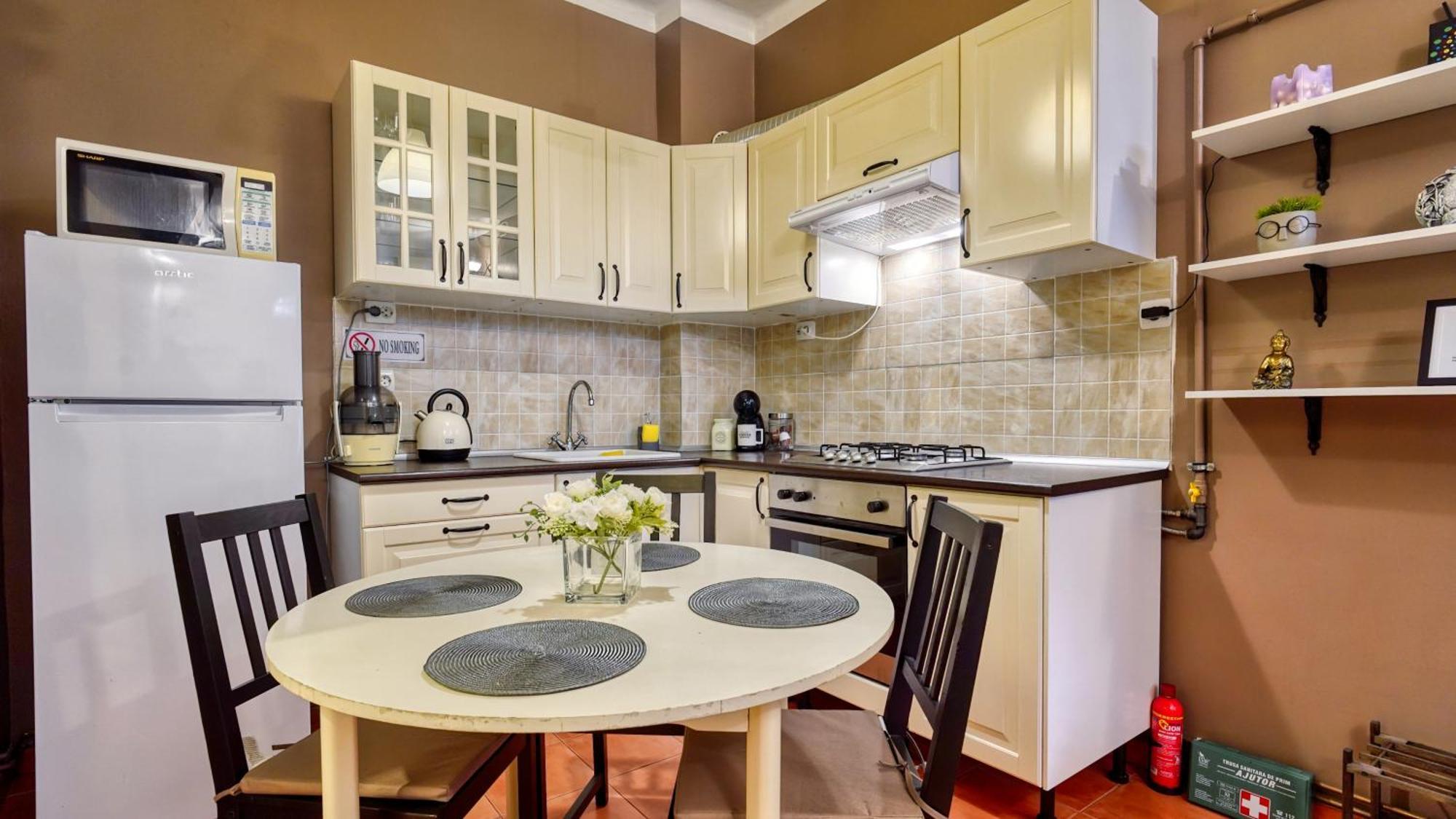 Intimo Oldtown Romantic Apartment Brassó Kültér fotó