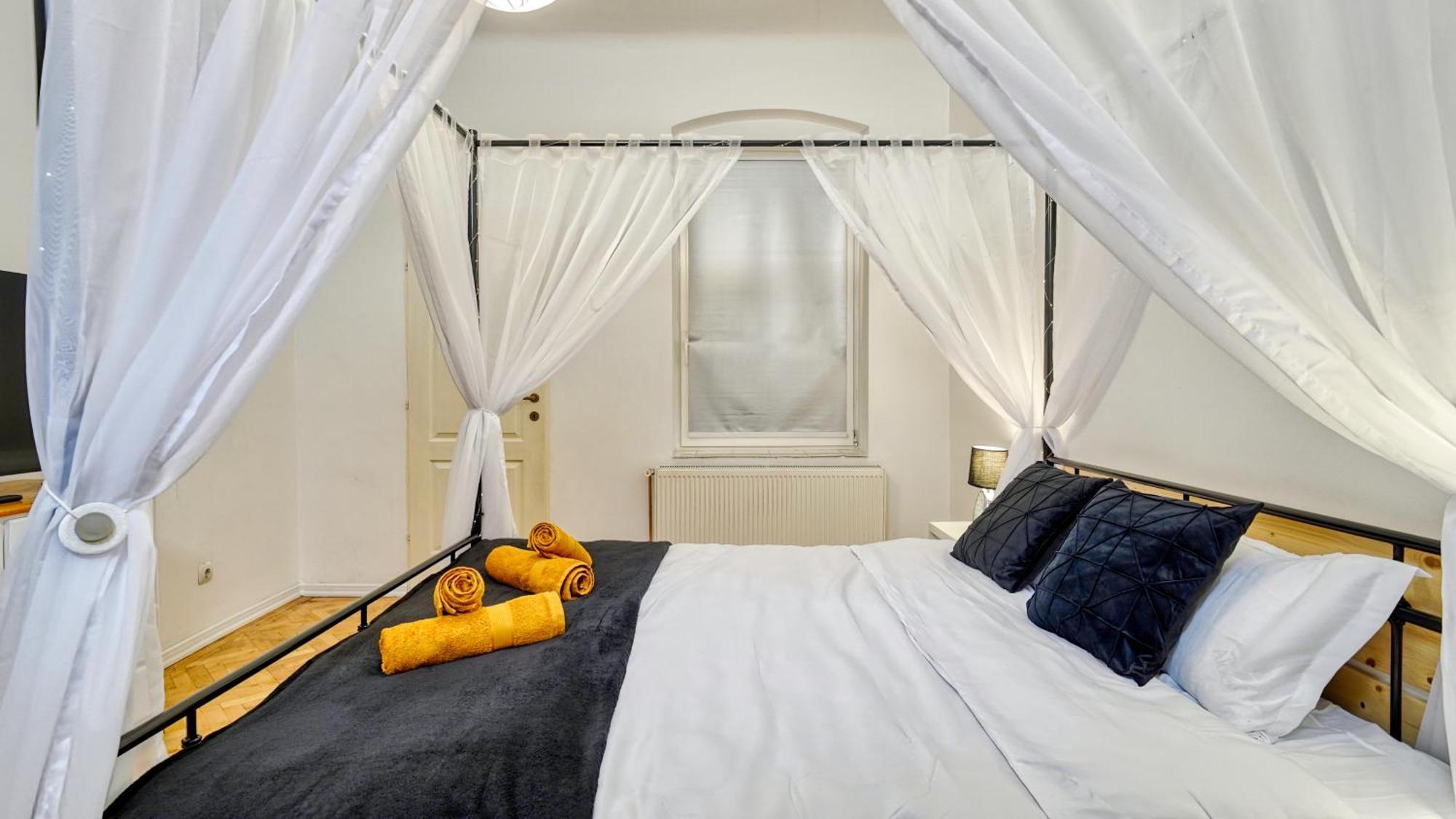 Intimo Oldtown Romantic Apartment Brassó Kültér fotó