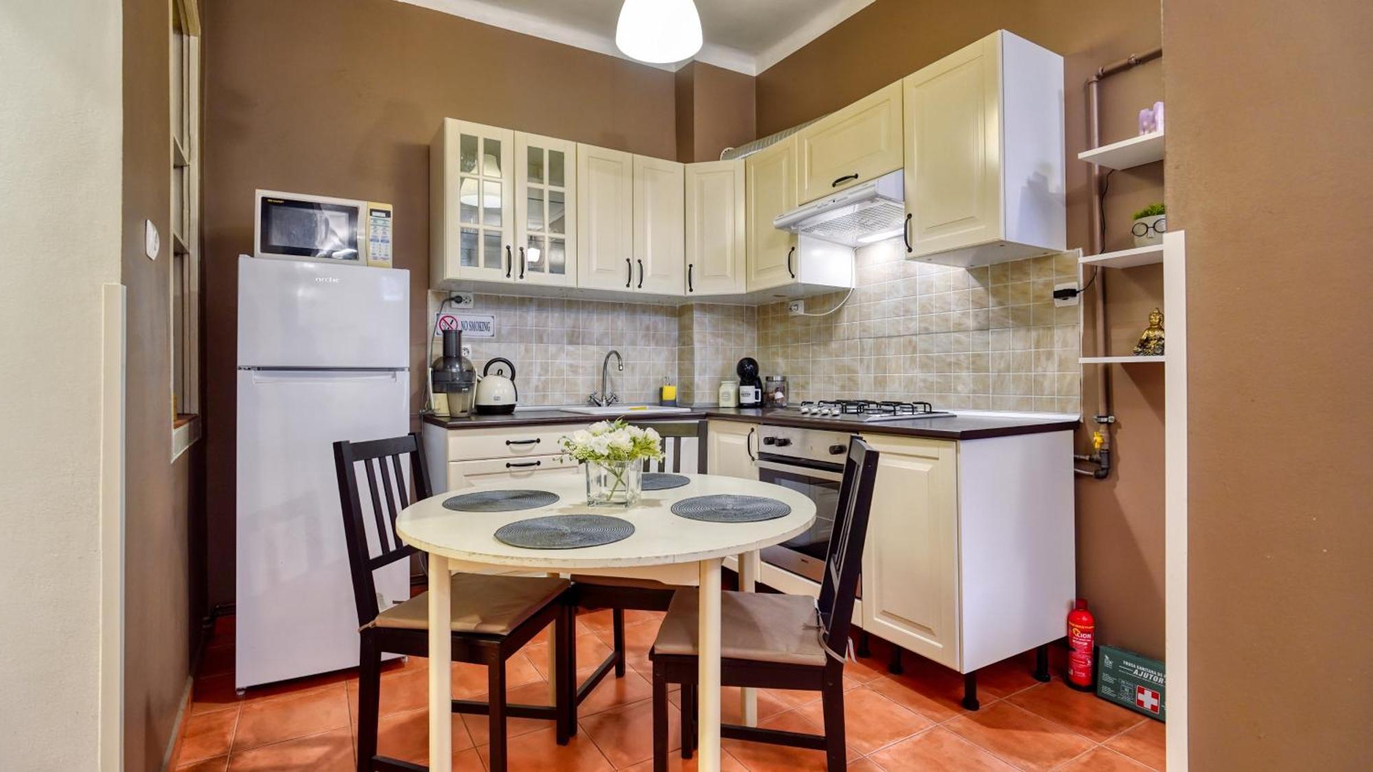 Intimo Oldtown Romantic Apartment Brassó Kültér fotó