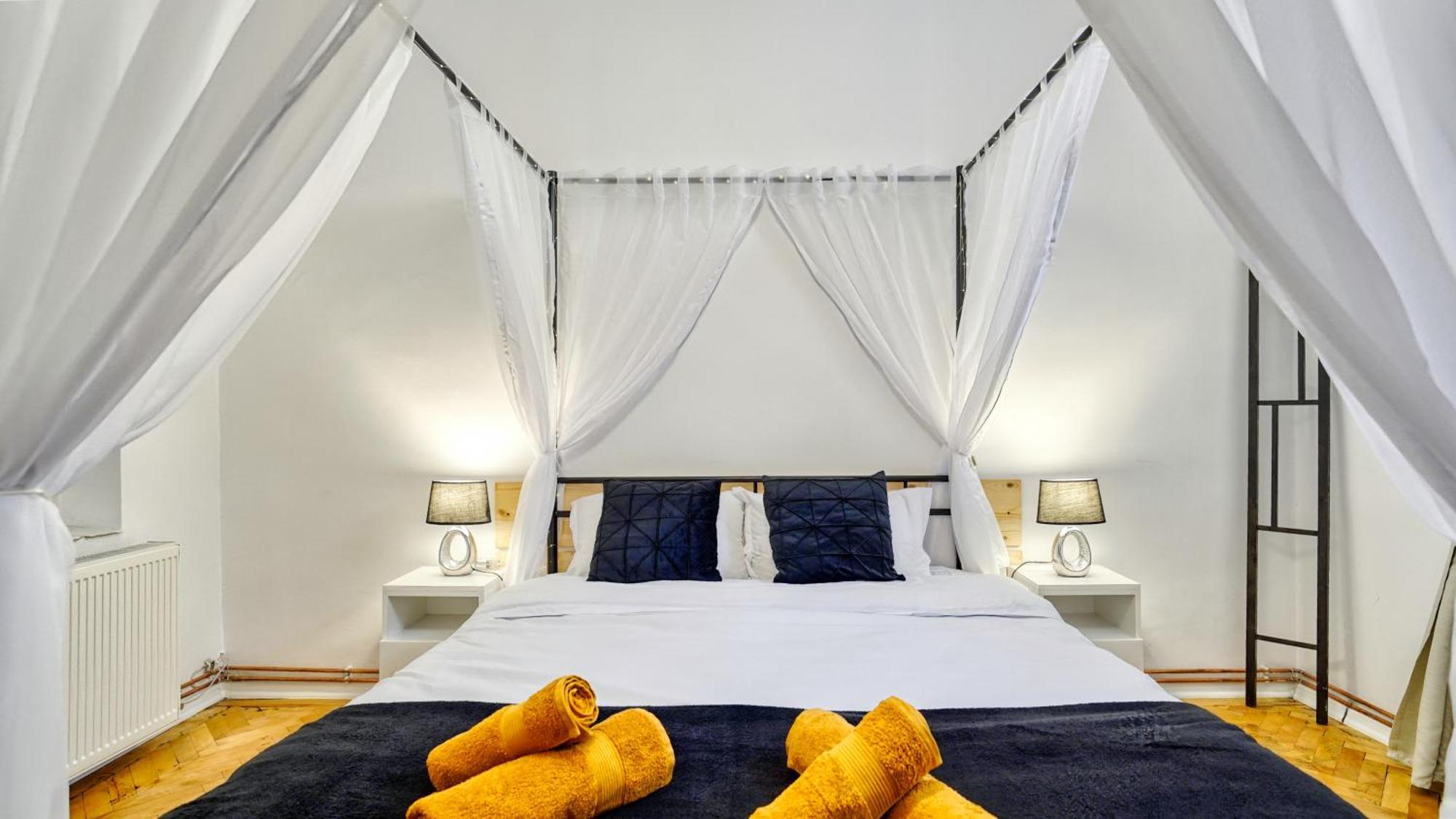 Intimo Oldtown Romantic Apartment Brassó Kültér fotó